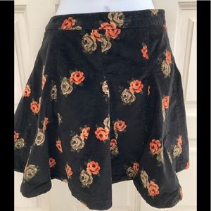 Freepeople mini skirt size 0 black corduroy floral